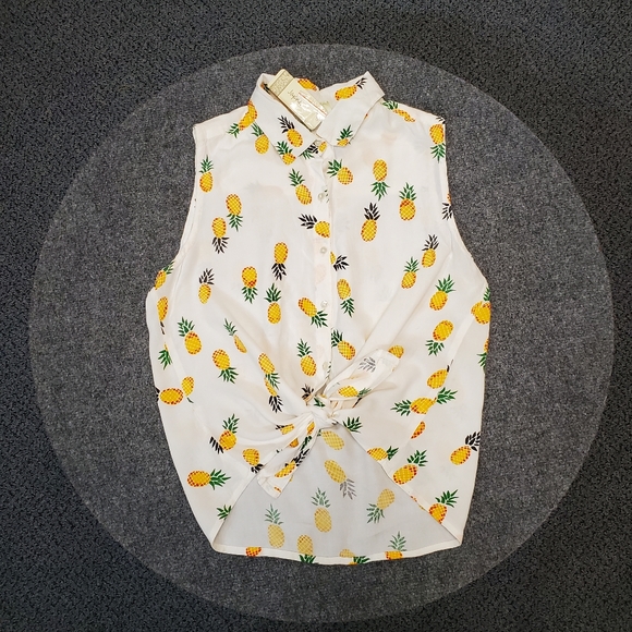 Pineapple button up Sleeveless Shirt - Picture 4 of 4